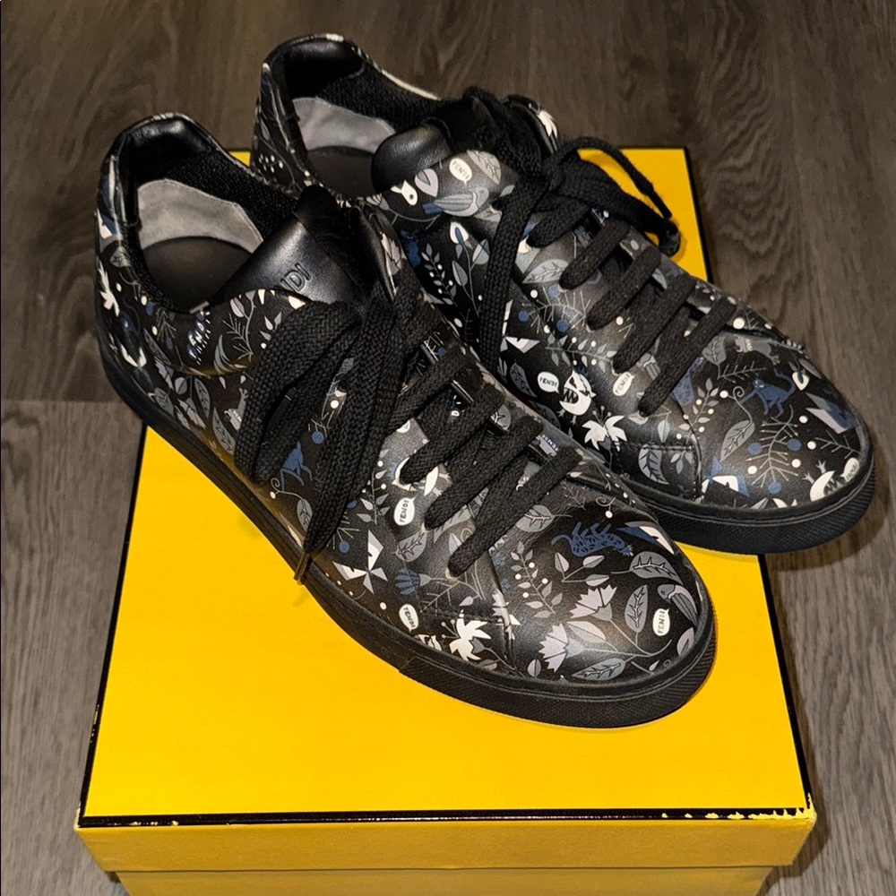 Men's Black Floral Print Low-Top Sneakers